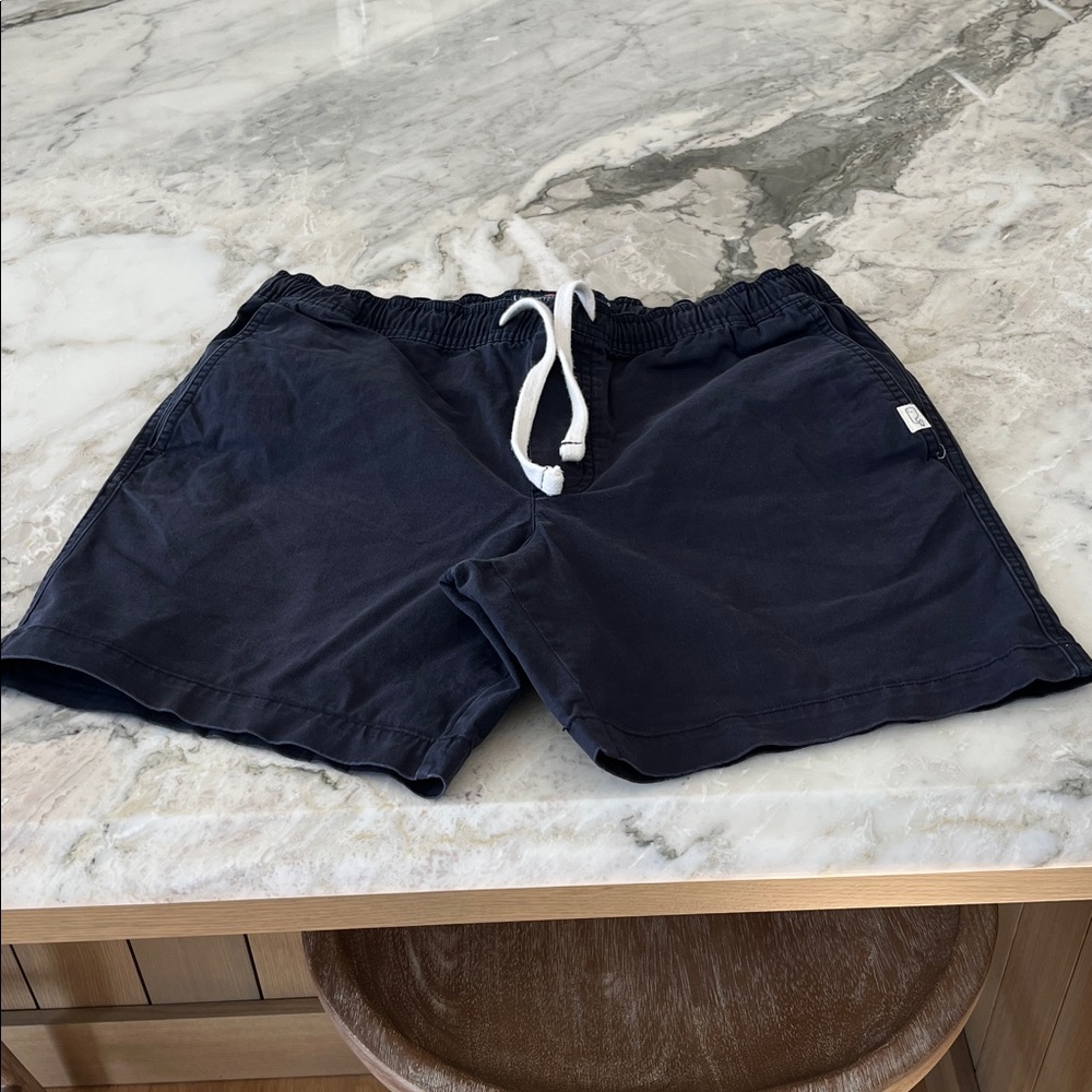 Vineyard Vines Men’s pull on shorts size S